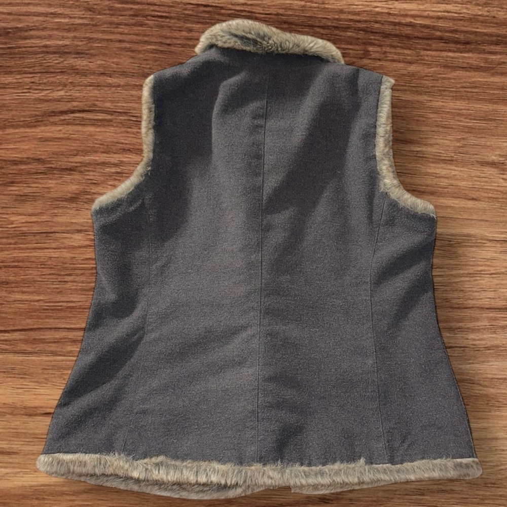 J. Jill Women’s Faux Fur Gray Button-Up Vest ~ Size M - Picture 4 of 6